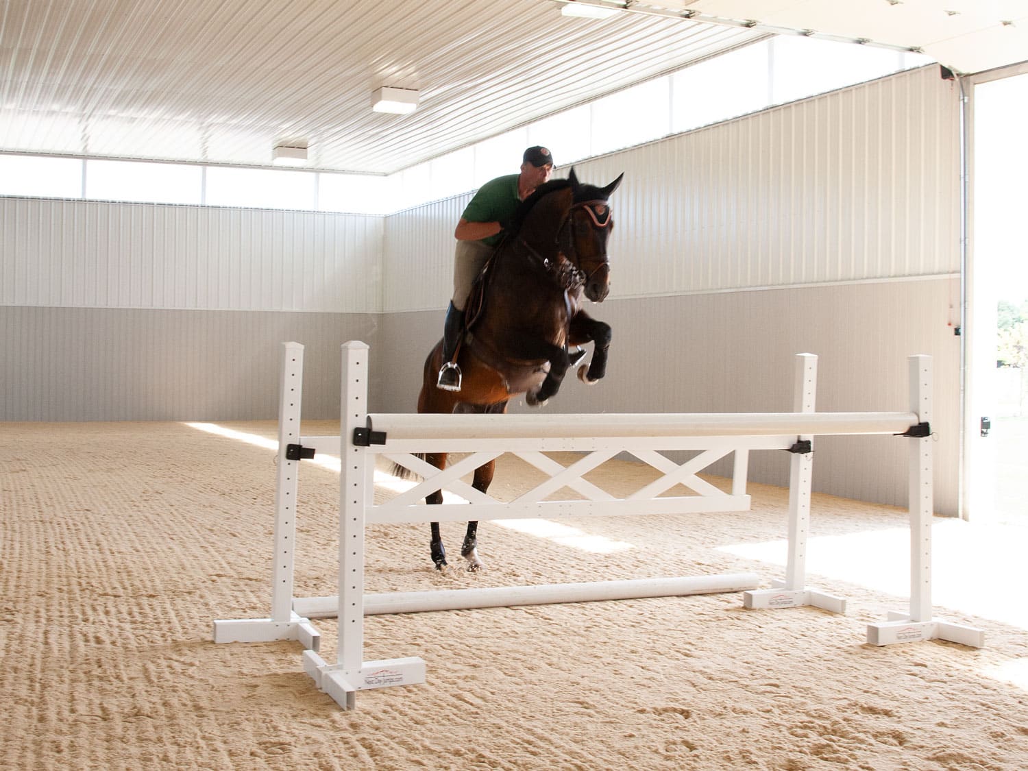 Jumping on ThorTurf arena footing indoor